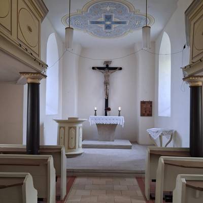 https://www.vgem-dzf.de/var/cache/thumb_61418_1236_1_400_400_r4_jpeg_gem_gutenborn_kirche_schellbach_altarbereich.jpeg